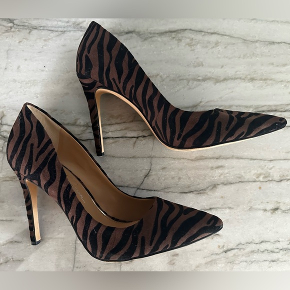 Jessica Simpson Black and Brown Pump - Picture 5 of 6